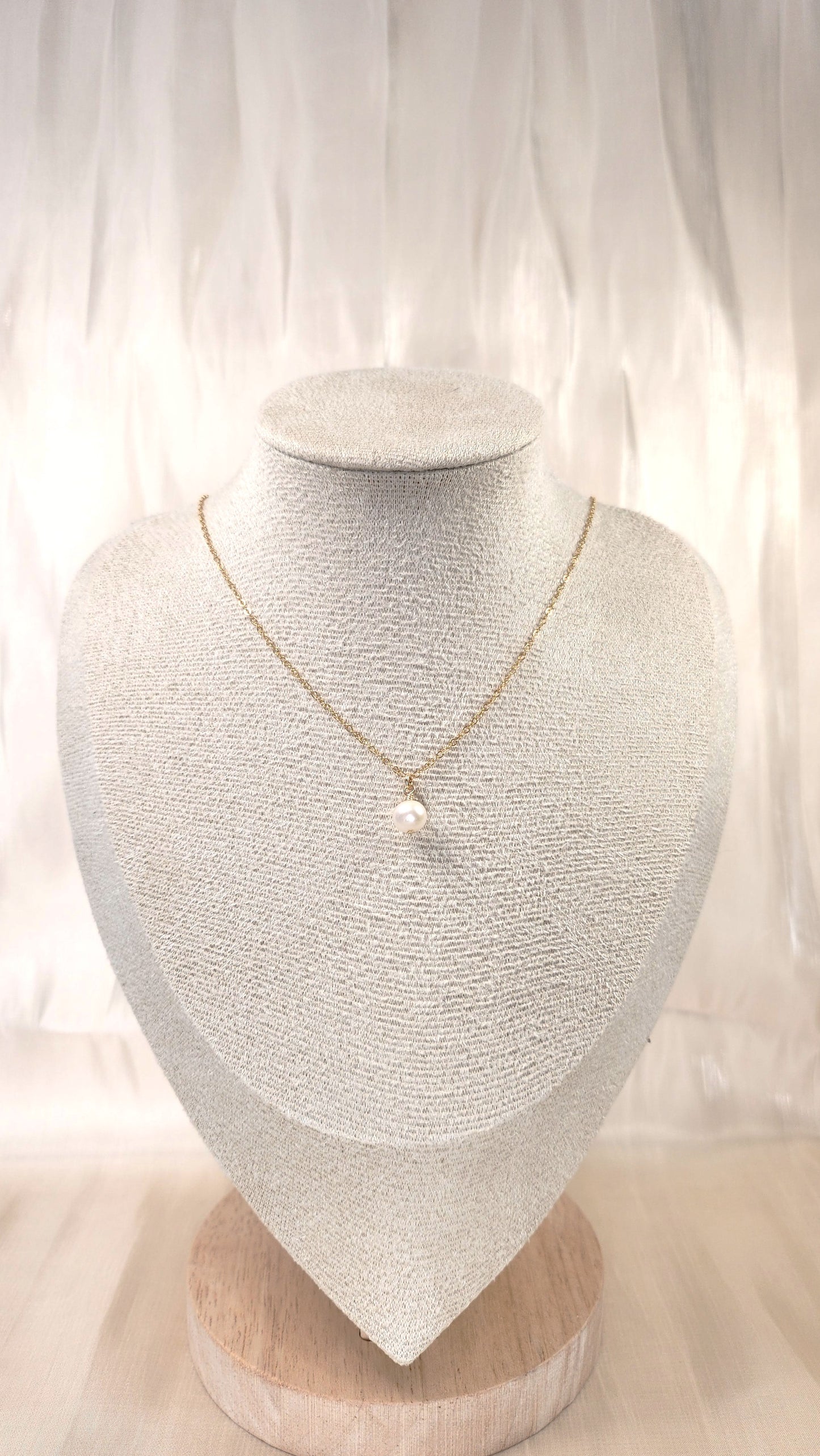 Eliza Pearl Pendant Necklace