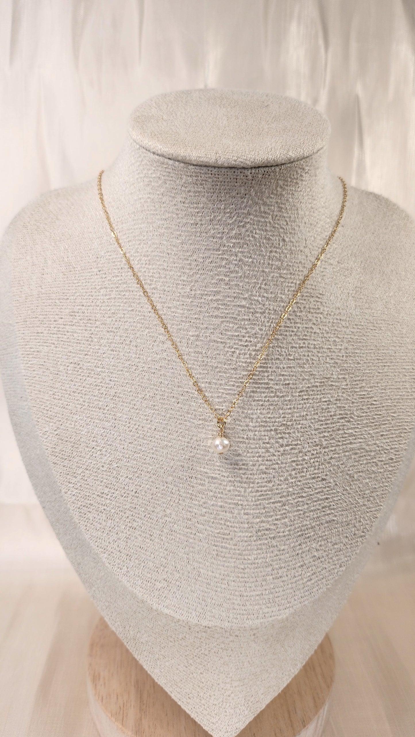 Eliza Pearl Pendant Necklace