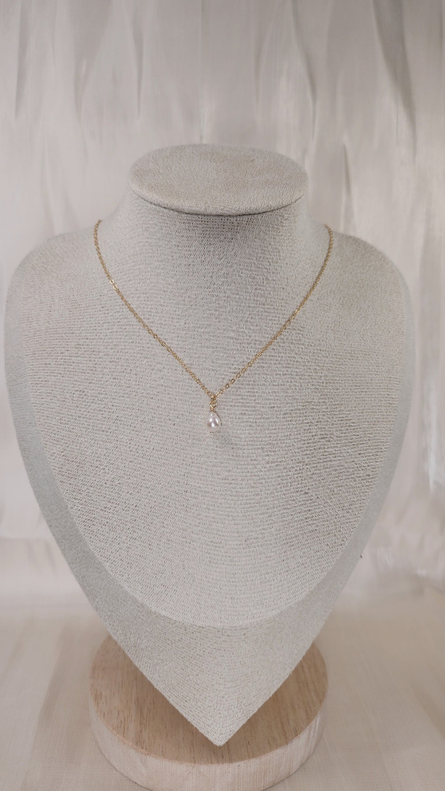Mika Teardrop Pearl Pendant Necklace