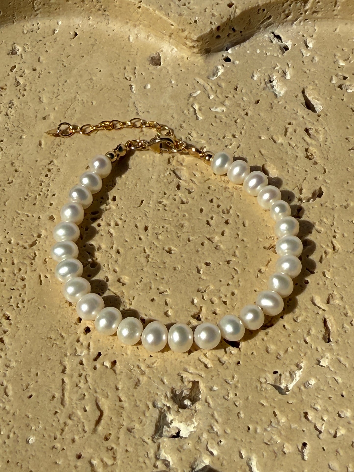 Pearl Bracelet with Clasp Closure